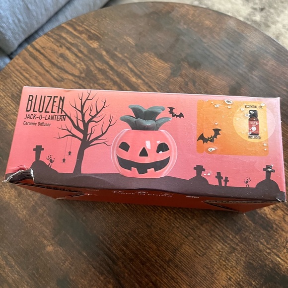 BLUZEN Halloween Pumpkin Jack-O-Lantern Ceramic Oil Diffuser - Picture 7 of 12